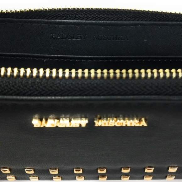 BADGLEY MISCHKA NWT All Over Purse Studded Wristlet Wallet In Black & Gold - Picture 4 of 6